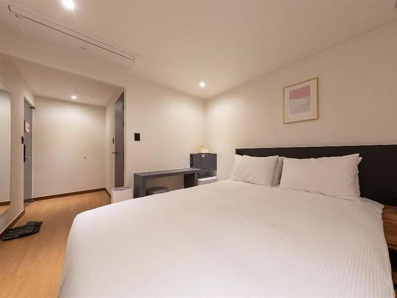 Hotel First Stay Myeongdong Seoul 3*,