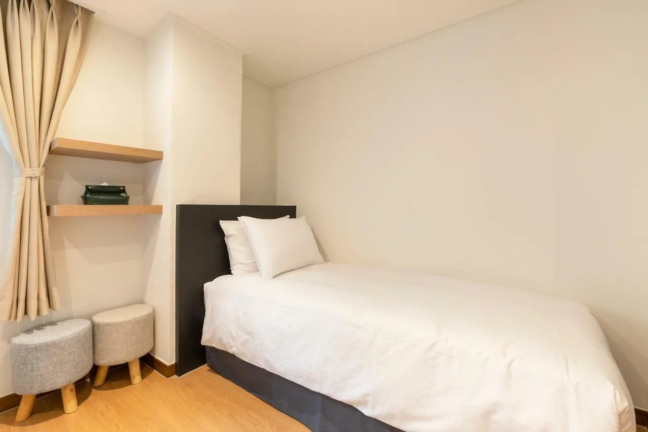 Hotel First Stay Myeongdong Seoul 2*,