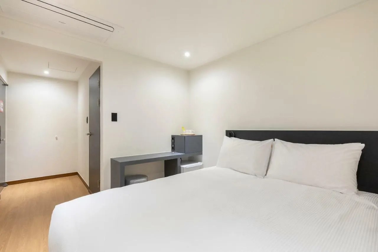 Hotel First Stay Myeongdong Seoul 3*,