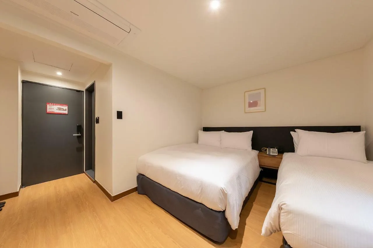 Hotel First Stay Myeongdong Seoul 3*,